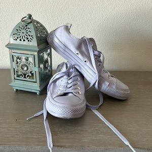 Iridescent Lilac Canvas Converse 💜